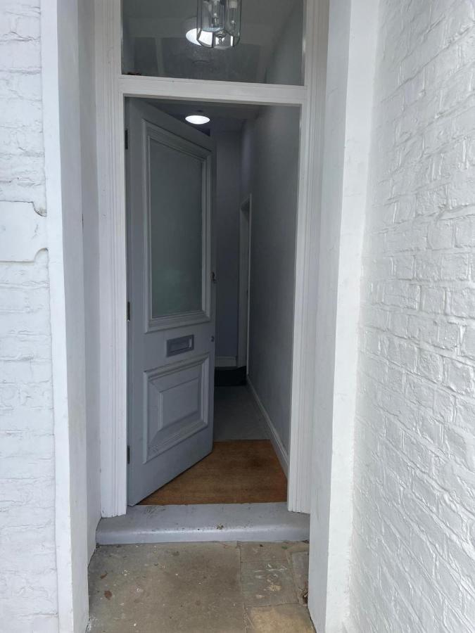 Wonderful 3 Bed Flat With Private Garden In Wimbledon - 1 The Queens Leilighet London Eksteriør bilde
