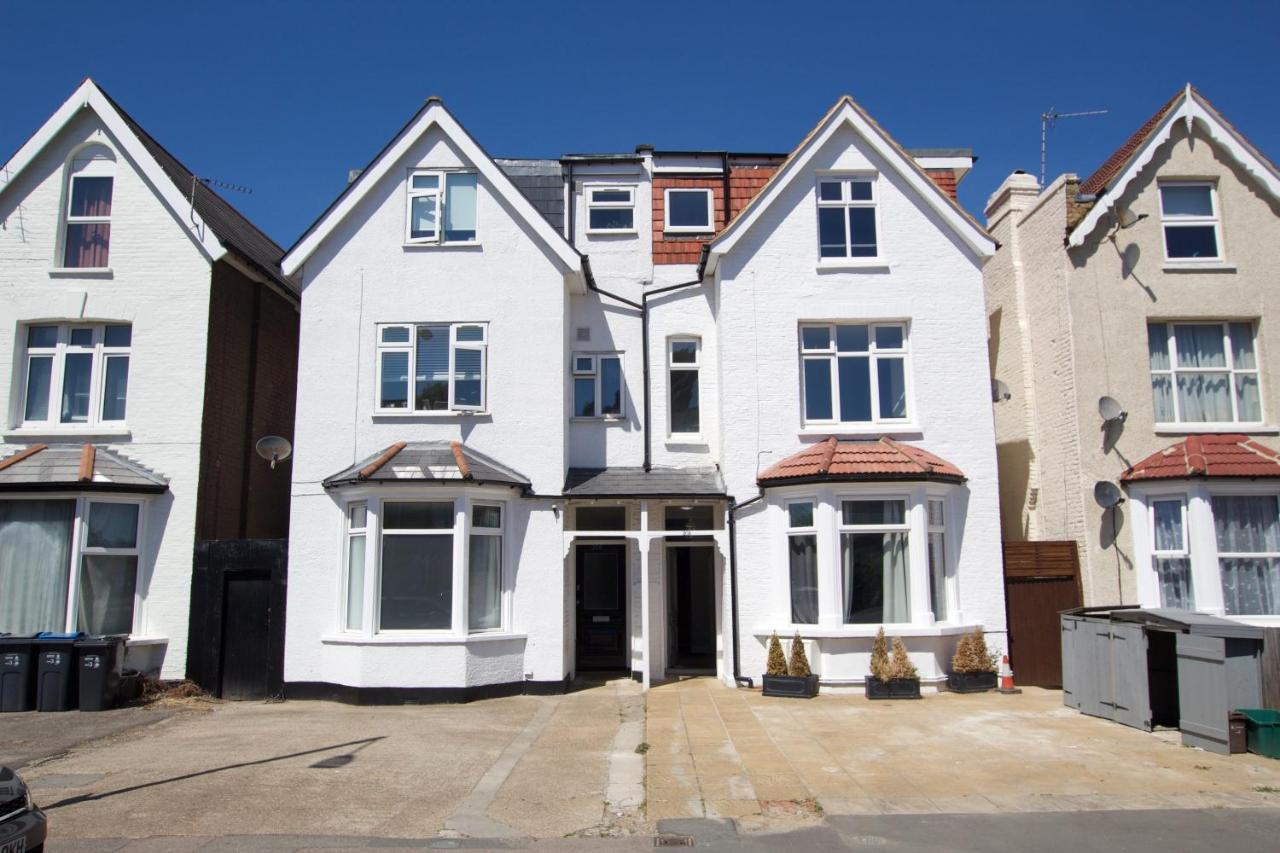 Wonderful 3 Bed Flat With Private Garden In Wimbledon - 1 The Queens Leilighet London Eksteriør bilde
