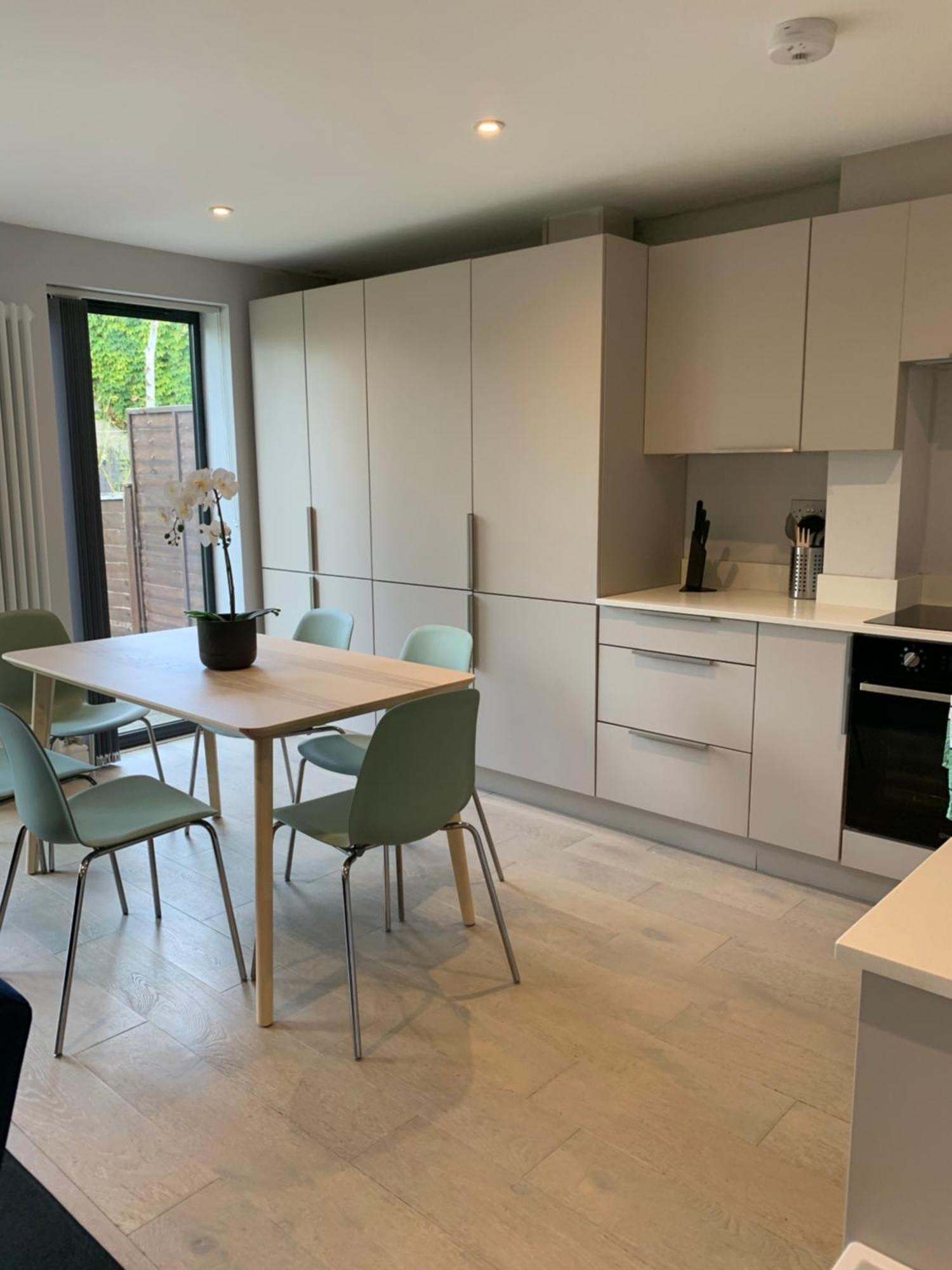 Wonderful 3 Bed Flat With Private Garden In Wimbledon - 1 The Queens Leilighet London Eksteriør bilde